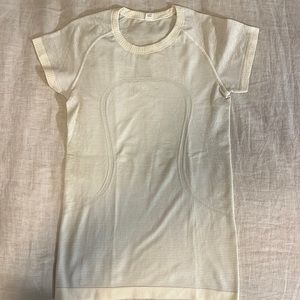 Luluemon - Short Sleeve Top